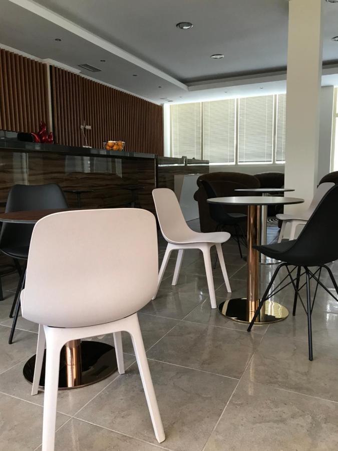 Hotel Relax Dhërmi エクステリア 写真