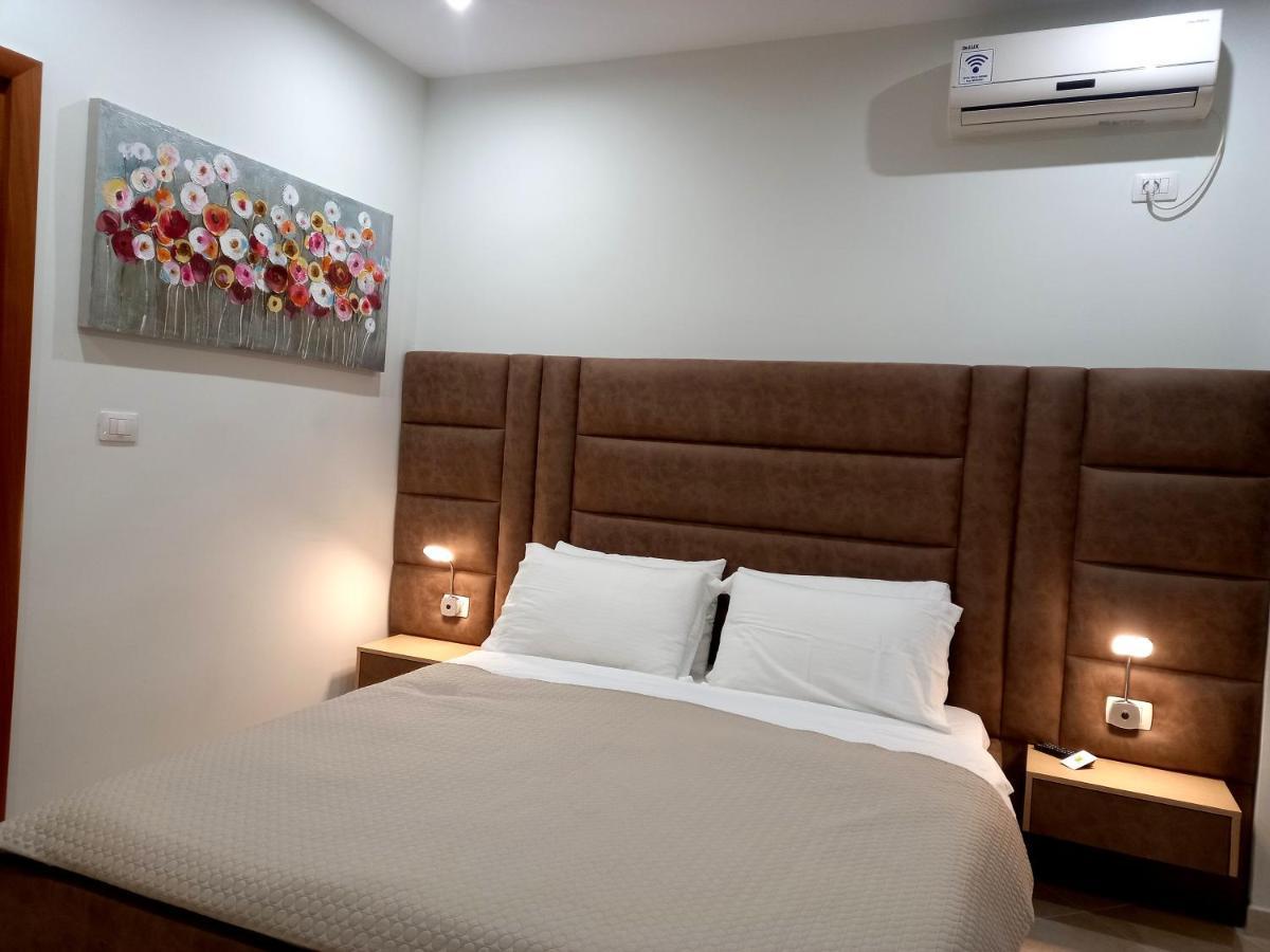 Hotel Relax Dhërmi エクステリア 写真