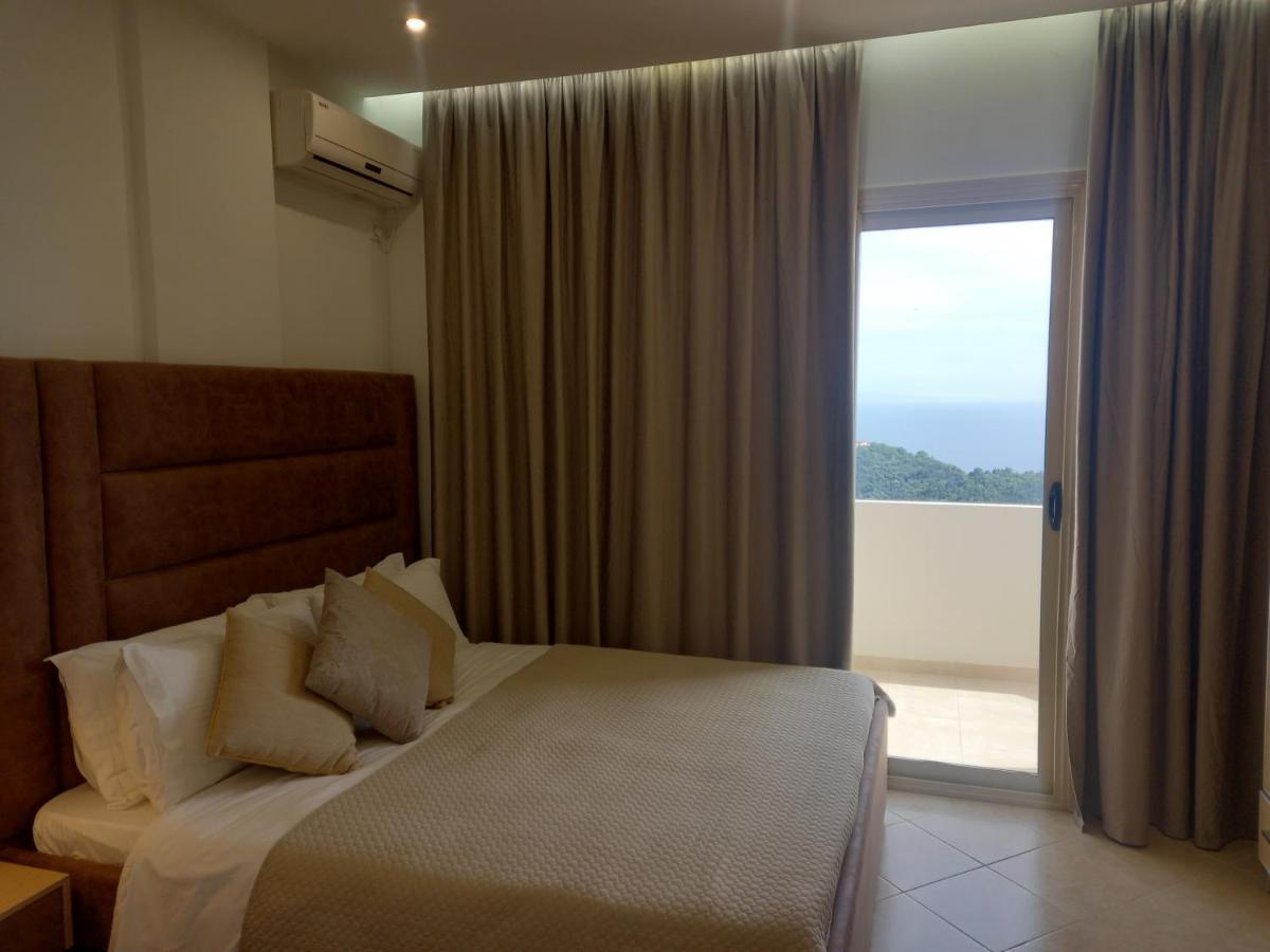 Hotel Relax Dhërmi エクステリア 写真