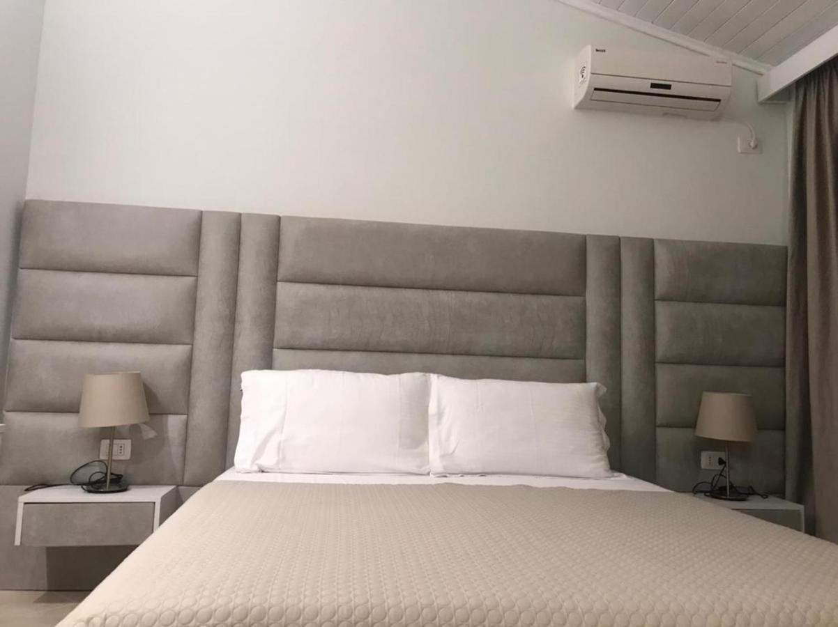 Hotel Relax Dhërmi エクステリア 写真