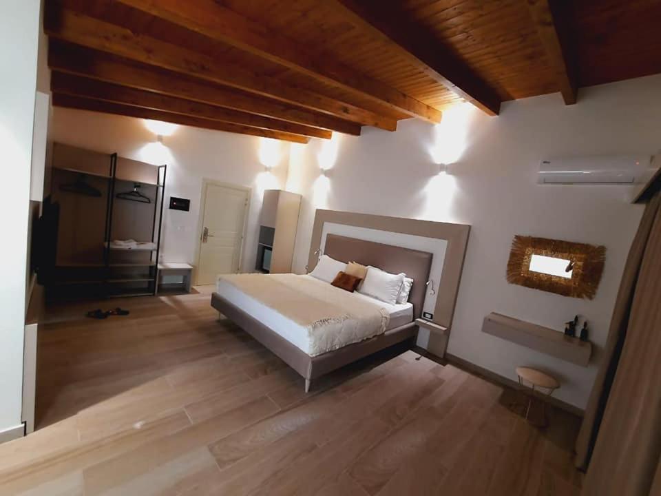 Hotel Relax Dhërmi エクステリア 写真