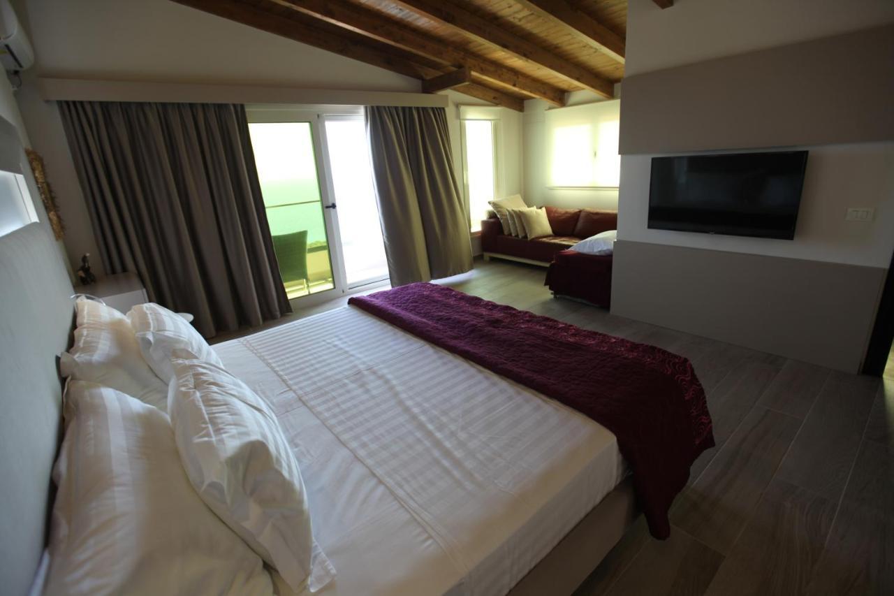 Hotel Relax Dhërmi エクステリア 写真