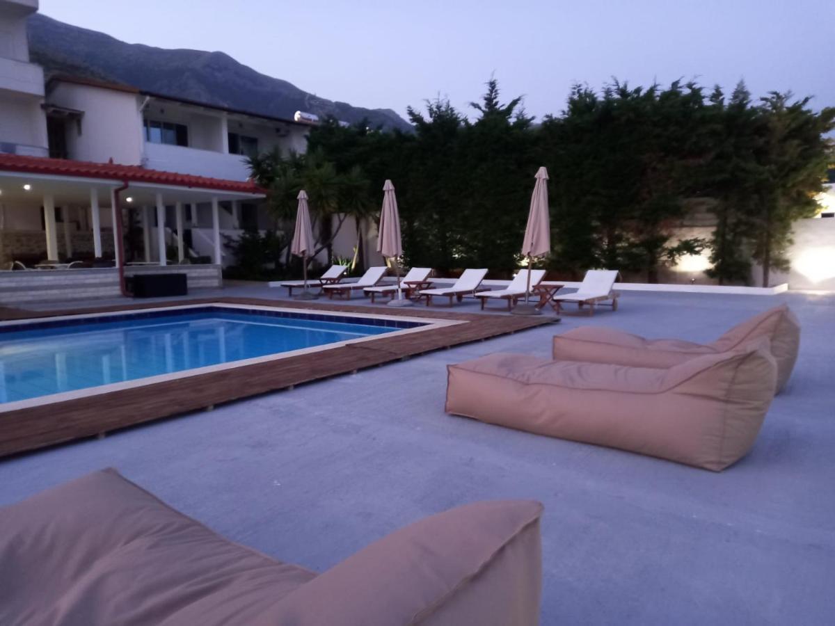 Hotel Relax Dhërmi エクステリア 写真
