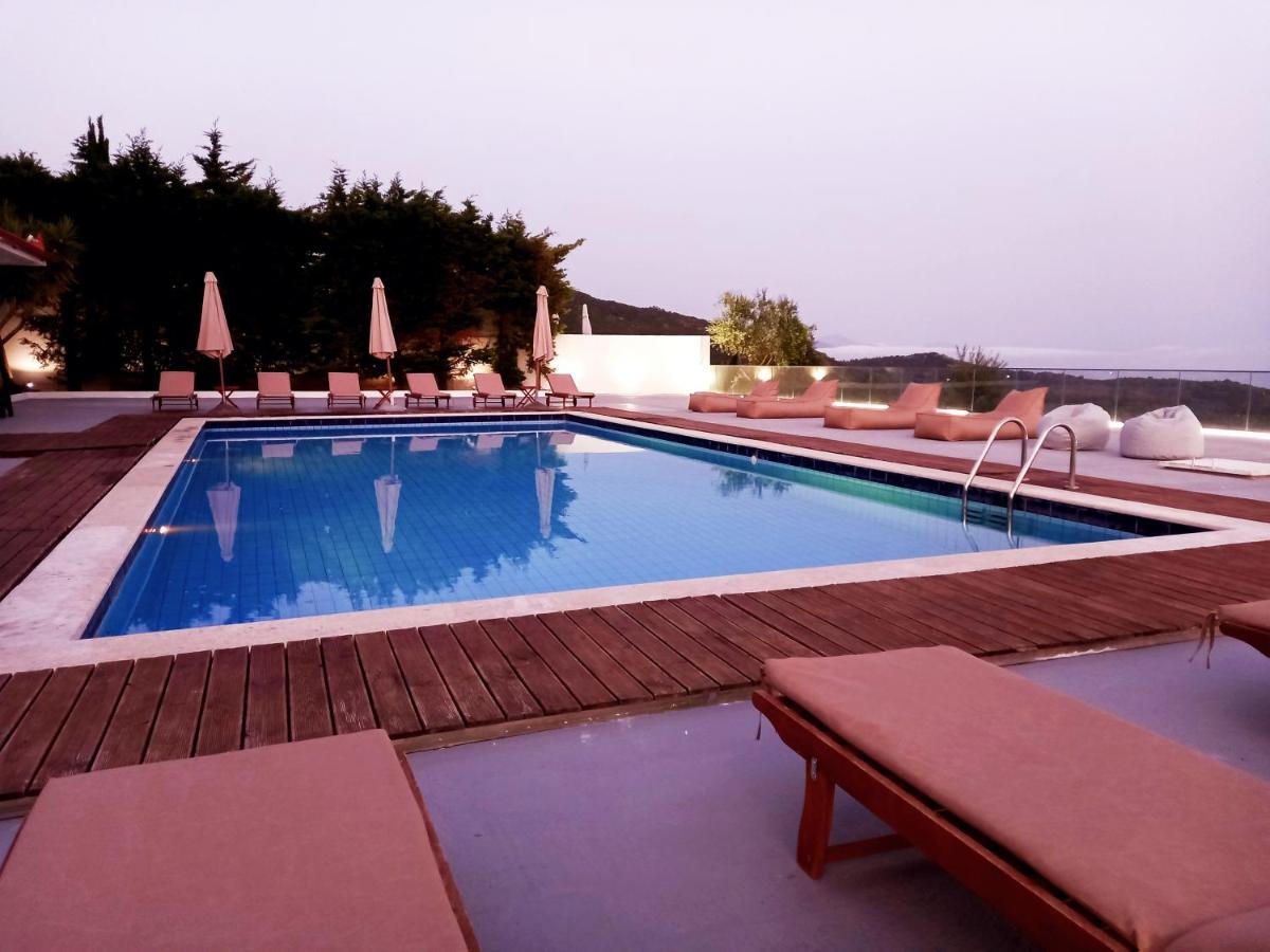 Hotel Relax Dhërmi エクステリア 写真