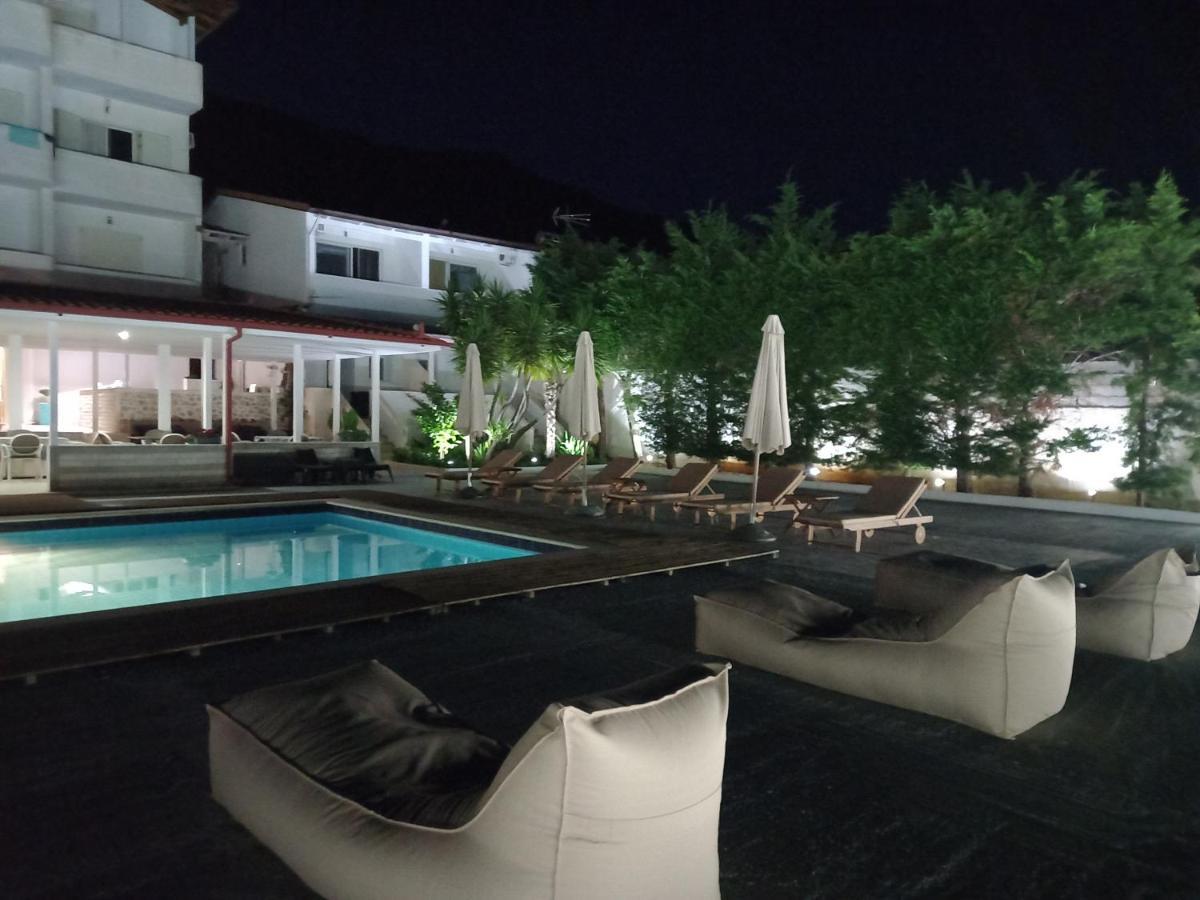 Hotel Relax Dhërmi エクステリア 写真