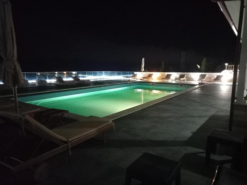 Hotel Relax Dhërmi エクステリア 写真