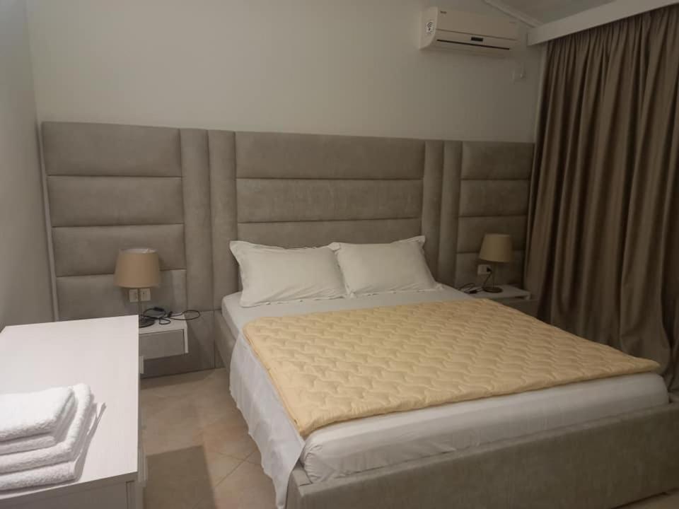 Hotel Relax Dhërmi エクステリア 写真