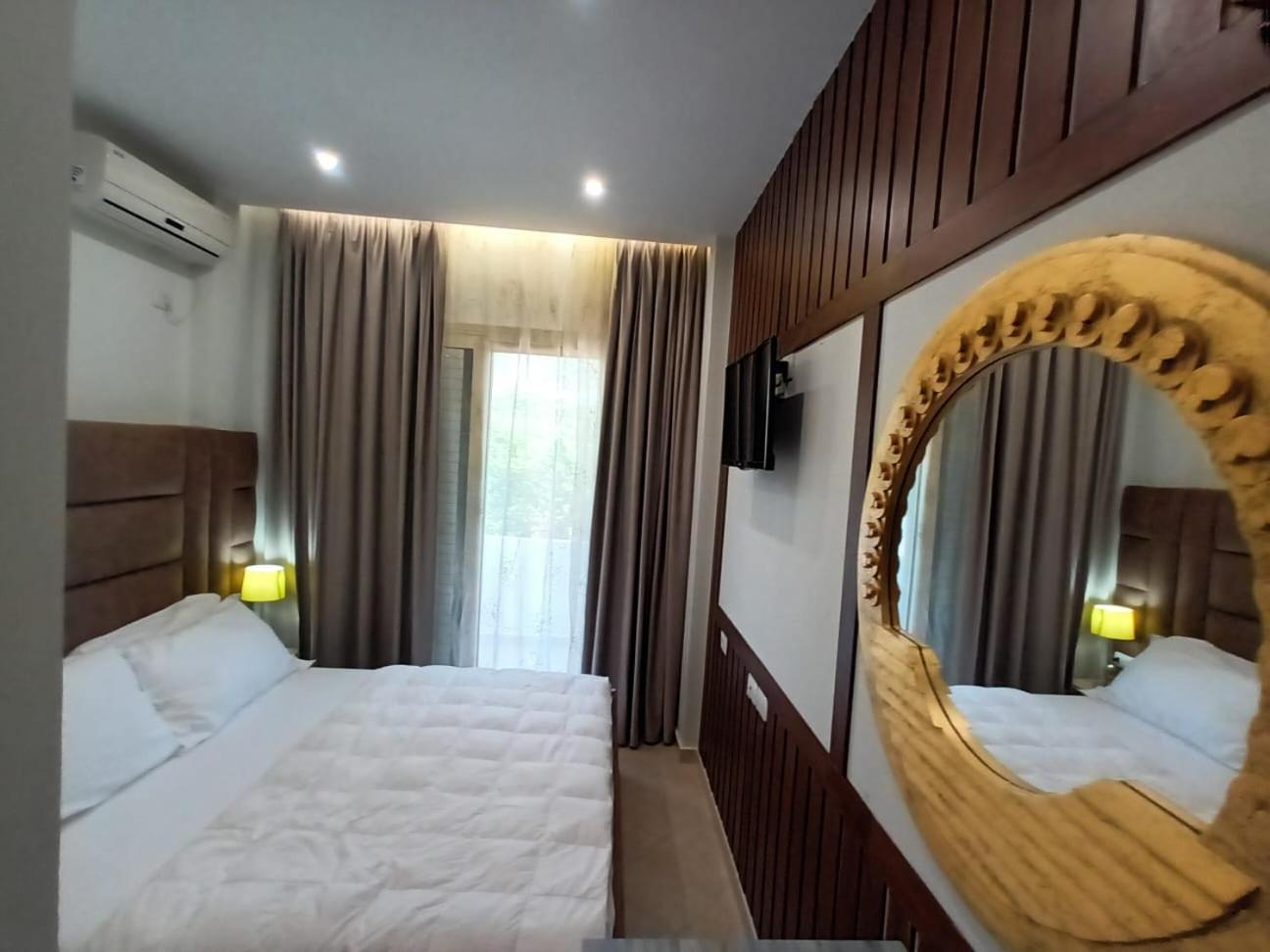 Hotel Relax Dhërmi エクステリア 写真