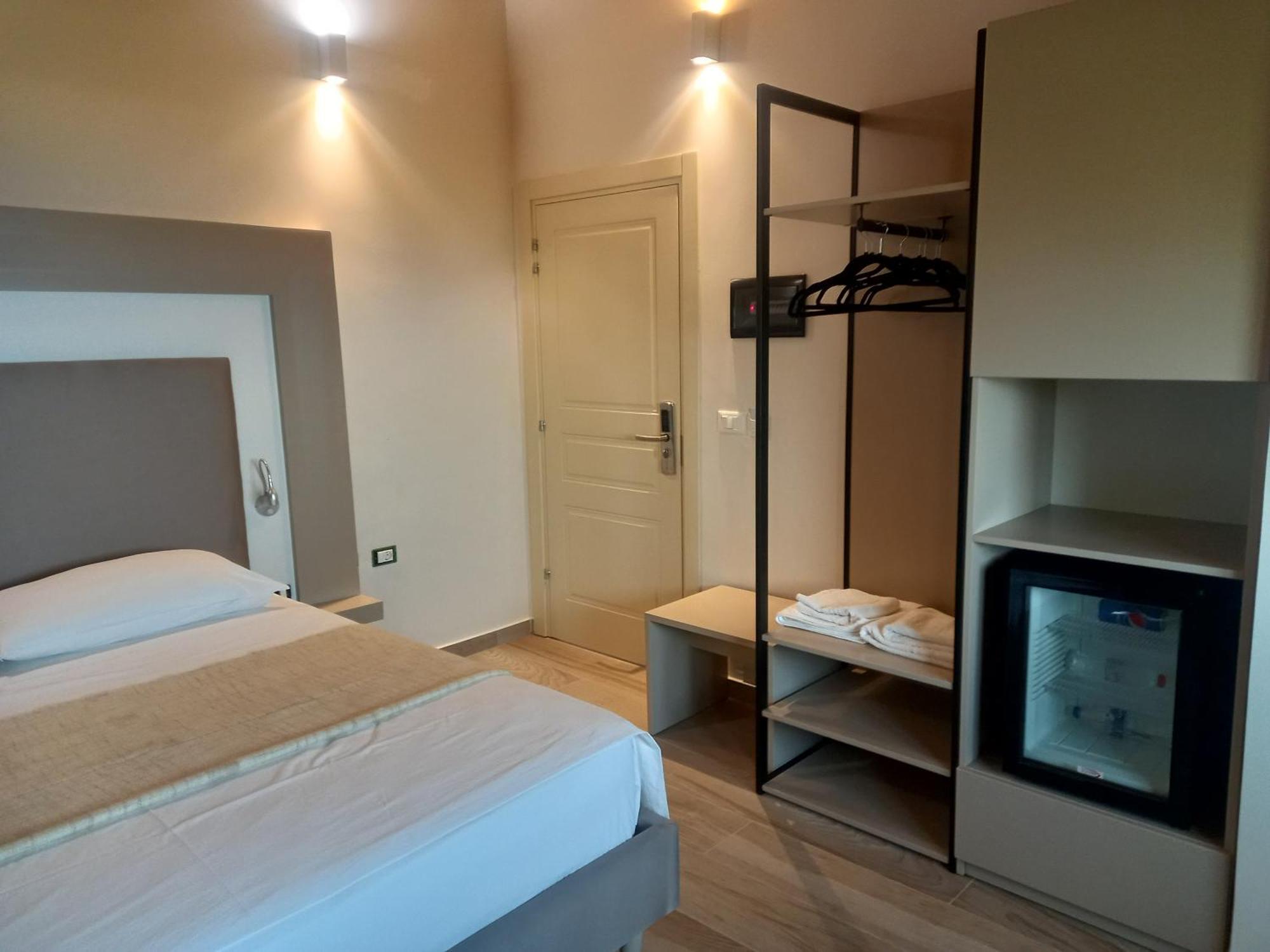 Hotel Relax Dhërmi エクステリア 写真