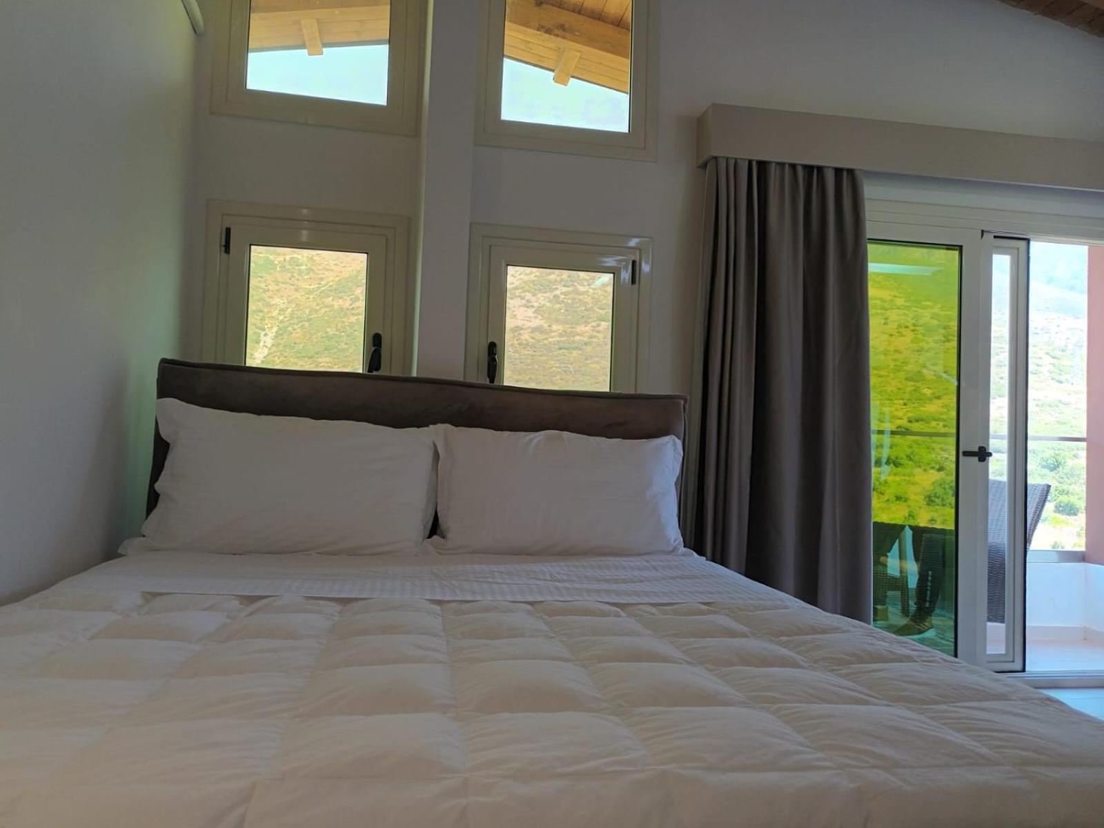 Hotel Relax Dhërmi エクステリア 写真