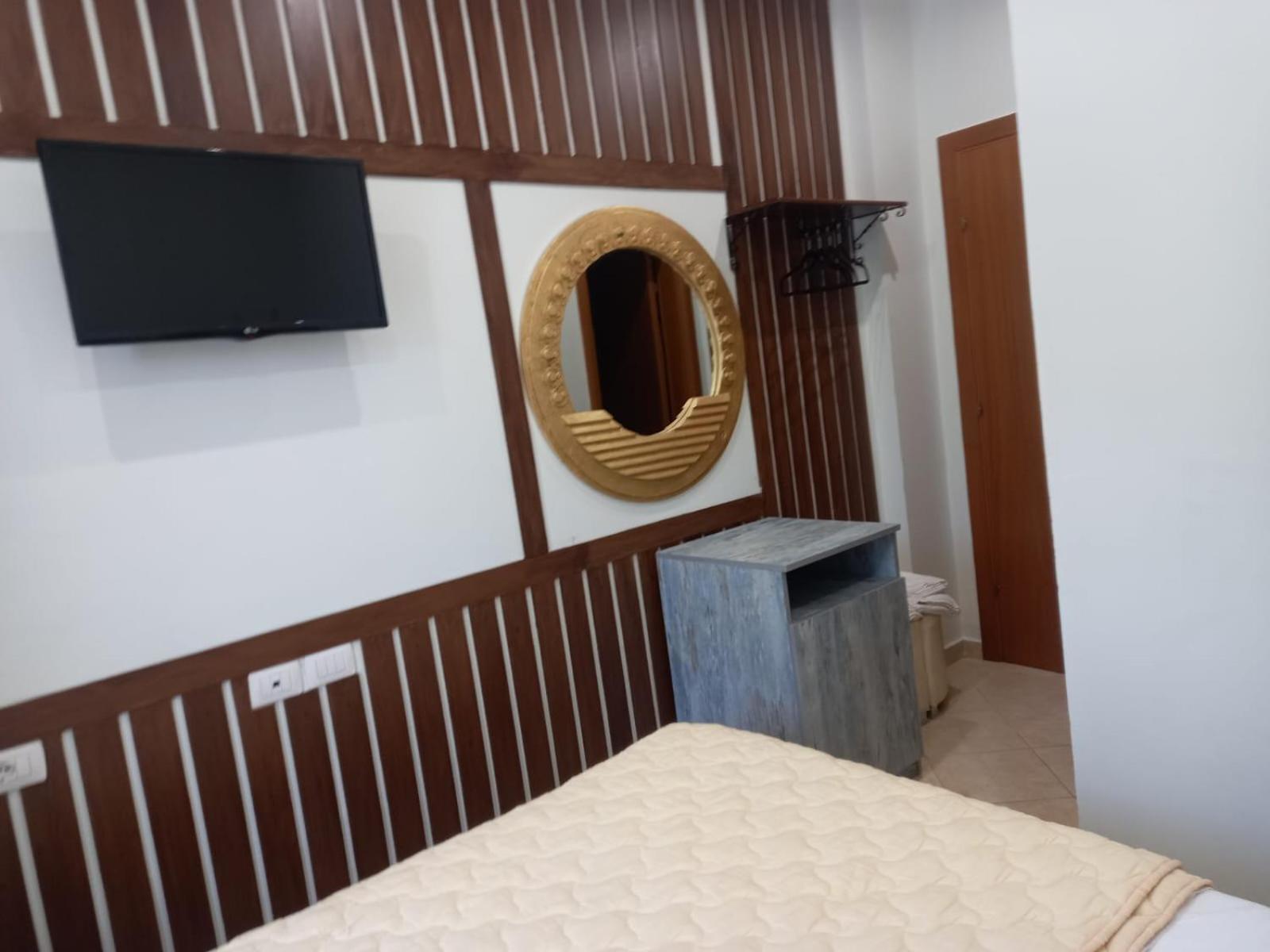 Hotel Relax Dhërmi エクステリア 写真
