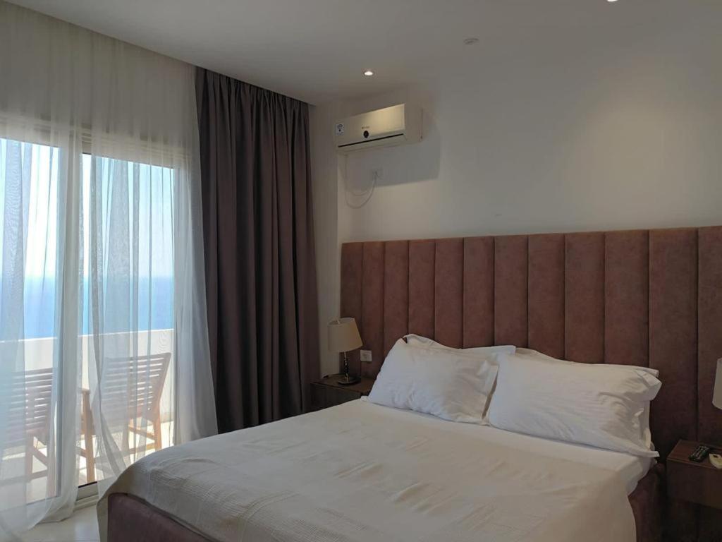 Hotel Relax Dhërmi エクステリア 写真
