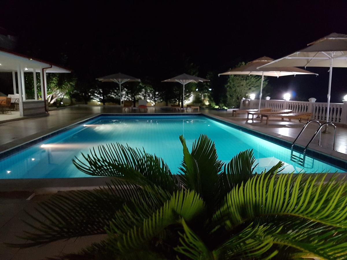 Hotel Relax Dhërmi エクステリア 写真