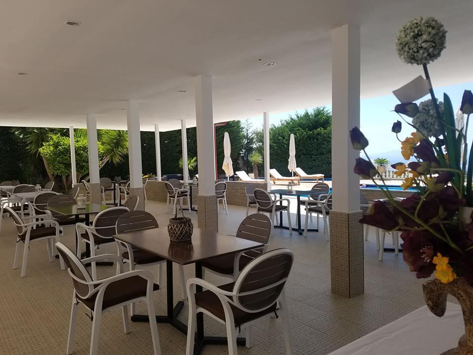 Hotel Relax Dhërmi エクステリア 写真